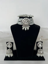 Load image into Gallery viewer, Silver Pearl Choker Set
