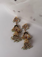 Load image into Gallery viewer, Harleen Kundan Earrings
