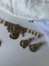 Load image into Gallery viewer, Bronze Gold Choker Set
