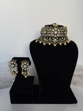 Load image into Gallery viewer, Arzoo Kundan Choker Set
