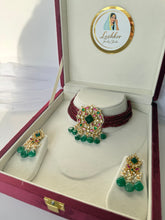 Load image into Gallery viewer, Samreet Kundan Set in Ruby Green
