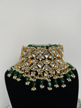 Load image into Gallery viewer, Janavi Pachi Choker Set
