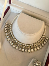 Load image into Gallery viewer, Pearl Uncut Kundan Set
