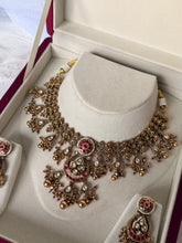 Load image into Gallery viewer, Alyssa Antique Kundan Set
