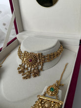 Load image into Gallery viewer, Rashmi Gold Set (Ruby &amp; Green)
