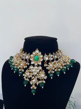 Load image into Gallery viewer, Amisha Kundan Set in Green
