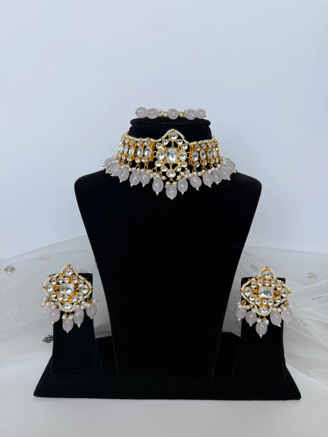 Parveen Kundan Choker
