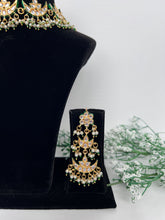 Load image into Gallery viewer, Uncut kundan moon set
