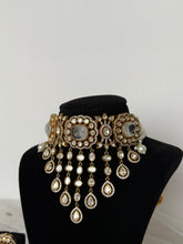 Load image into Gallery viewer, Tiyani Kundan Drops Set
