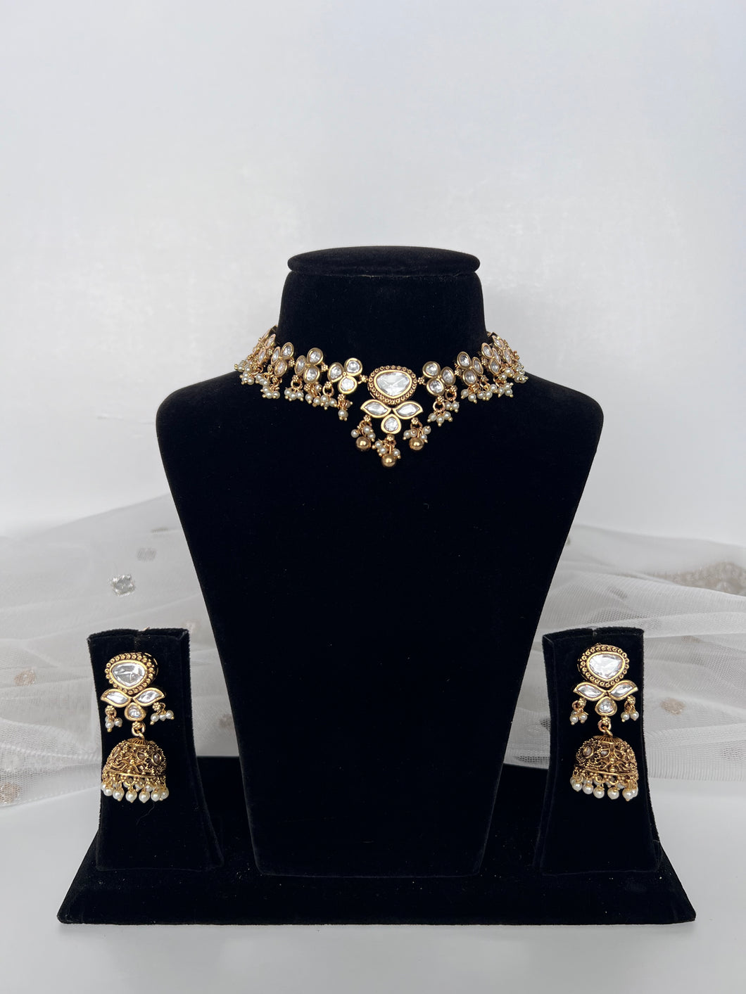Gurveen Antique Set