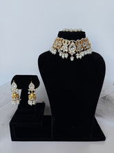 Load image into Gallery viewer, Amrita Kundan Set
