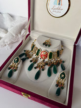 Load image into Gallery viewer, Emerald Green Meenakari Set

