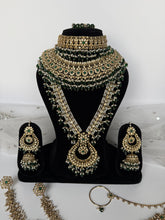 Load image into Gallery viewer, Davina Bridal Set (Emerald)
