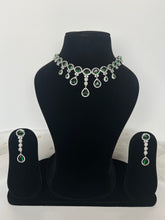 Load image into Gallery viewer, Reena Diamond Set Green
