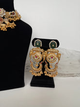 Load image into Gallery viewer, Mio Kundan Set
