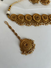 Load image into Gallery viewer, Anhad Choker Set
