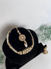 Load image into Gallery viewer, Janvi Gold Choker
