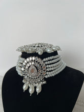 Load image into Gallery viewer, Silver Pearl Choker Set
