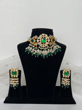 Load image into Gallery viewer, Noor Emerald Kundan Set
