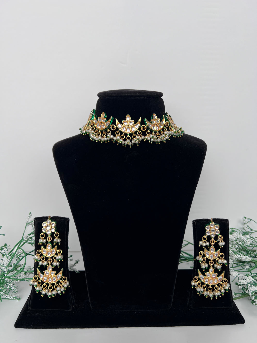 Uncut kundan moon set