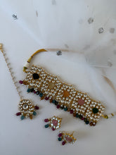 Load image into Gallery viewer, Raunak Multi Kundan Set
