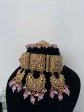 Load image into Gallery viewer, Roop antique set in pink
