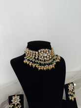 Load image into Gallery viewer, Leen Kundan Set (green)
