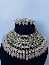 Load image into Gallery viewer, Finest Kundan Set (pink)
