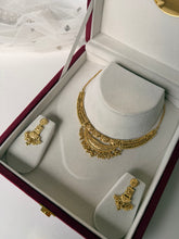 Load image into Gallery viewer, Pari Gold Set
