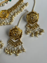 Load image into Gallery viewer, Parneet Gold Set
