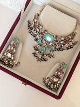 Load image into Gallery viewer, Anahat Tiyani Kundan Set
