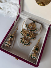 Load image into Gallery viewer, Antique Gold Emerald Green Set

