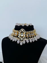 Load image into Gallery viewer, Parveen Kundan Choker
