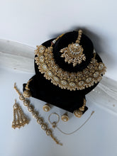 Load image into Gallery viewer, Pavan Antique Bridal Set
