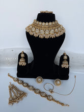 Load image into Gallery viewer, Pavan Antique Bridal Set
