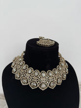 Load image into Gallery viewer, Himat Kundan Set
