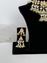Load image into Gallery viewer, Paro Kundan Set

