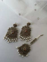 Load image into Gallery viewer, Lotus Earring Tikka Set (4 Colours)
