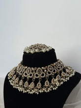 Load image into Gallery viewer, Pari Gold Set

