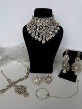 Load image into Gallery viewer, Rashmi Bridal Set
