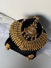 Load image into Gallery viewer, Savi Antique Bridal Set
