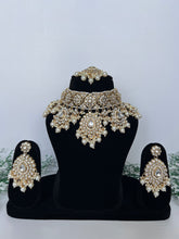 Load image into Gallery viewer, Rashi Kundan Set
