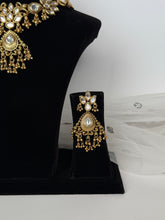 Load image into Gallery viewer, Lotus Antique Kundan Set
