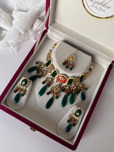 Load image into Gallery viewer, Emerald Green Meenakari Set
