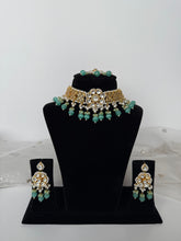 Load image into Gallery viewer, Savneet Kundan Set
