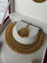 Load image into Gallery viewer, Raman Antique Set
