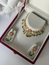 Load image into Gallery viewer, Jeevan Kundan Set
