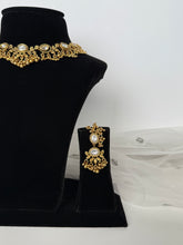 Load image into Gallery viewer, Antique Floral Set
