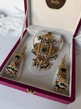 Load image into Gallery viewer, Antique Gold Emerald Green Set
