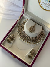 Load image into Gallery viewer, Pearl Golden Necklace Set

